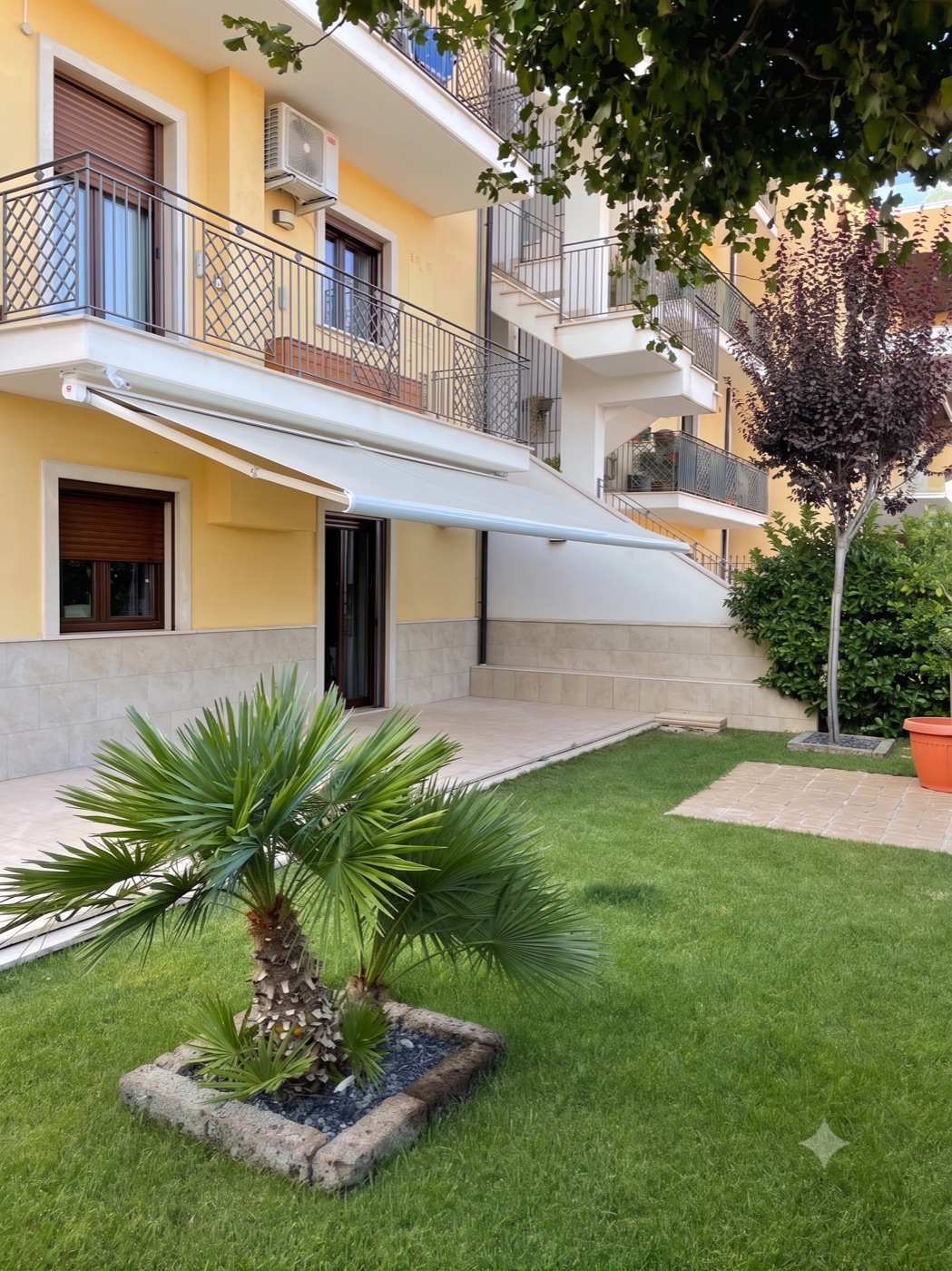 Tenda da sole su una terrazza